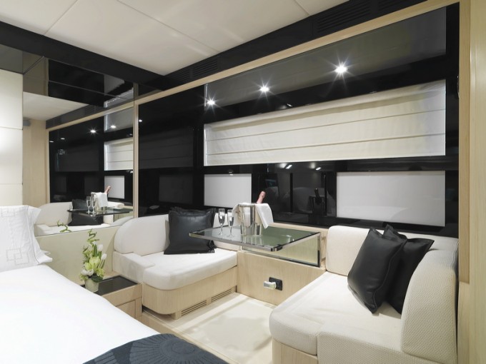 Motor Yacht Stinray M -  Master Cabin Seating Area